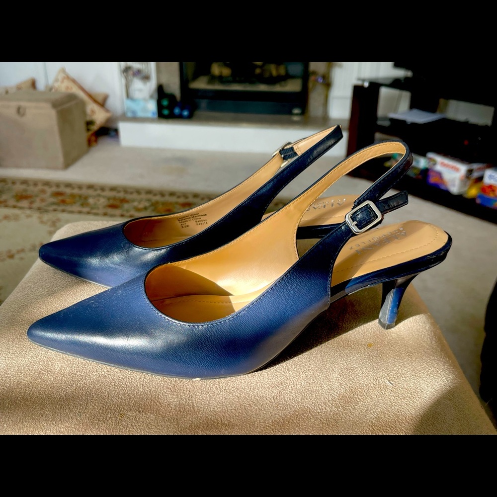 Leather pumps